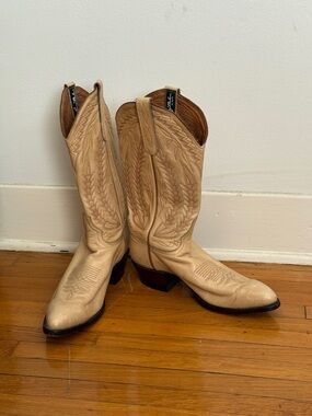 Jellypop Cream Lace-Up Western Cowboy Boots